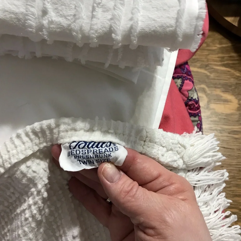 EBates White Fringed Twin Bedspread